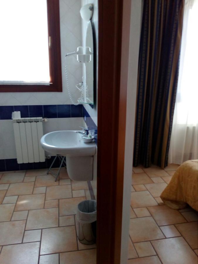 Hotel Lory Ficarolo Luaran gambar